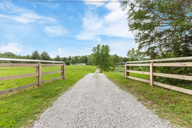 1776 Mosley Ferry Rd, Chapmansboro, TN 37035