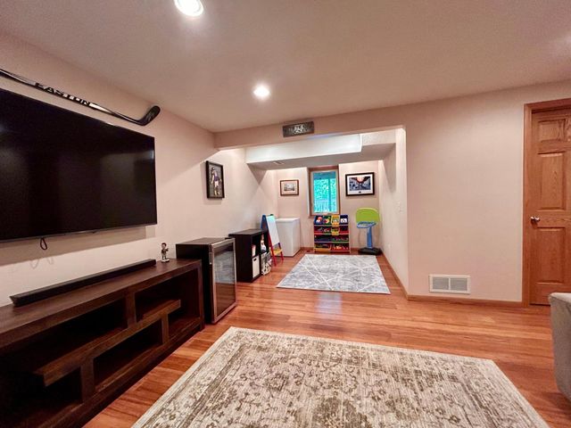 15220 Ironwood Court, Eden Prairie, MN 55346