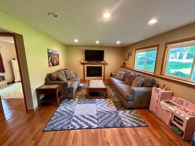 15220 Ironwood Court, Eden Prairie, MN 55346