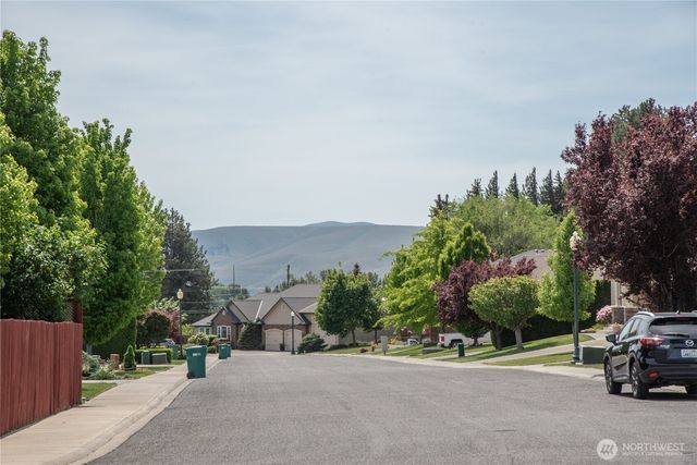 1611 E Canterbury Drive, Ellensburg, WA 98926