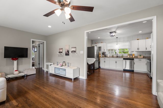 1015 Glenwood Dr, Murfreesboro, TN 37129
