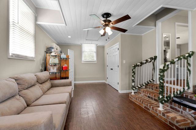 1015 Glenwood Dr, Murfreesboro, TN 37129
