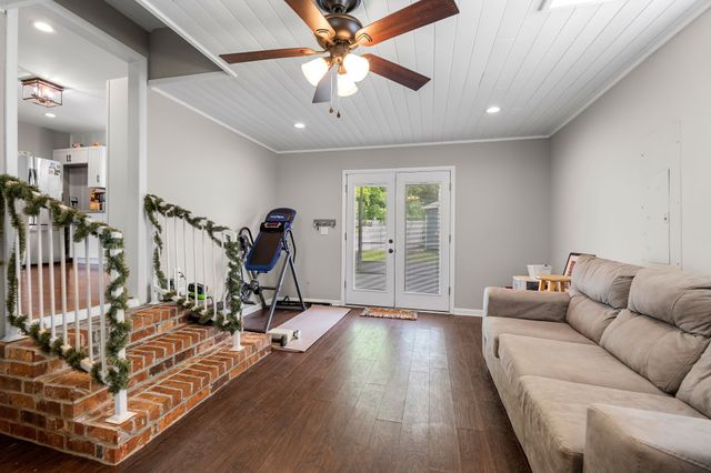 1015 Glenwood Dr, Murfreesboro, TN 37129