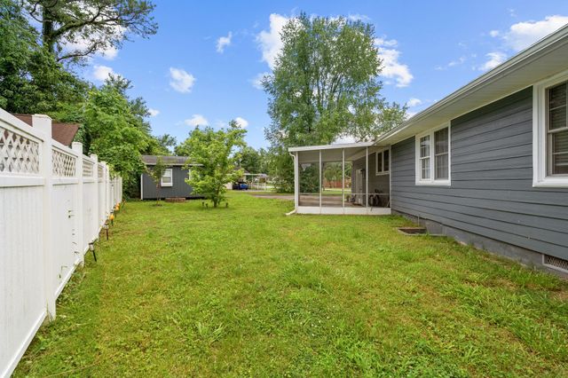 1015 Glenwood Dr, Murfreesboro, TN 37129