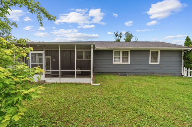 1015 Glenwood Dr, Murfreesboro, TN 37129