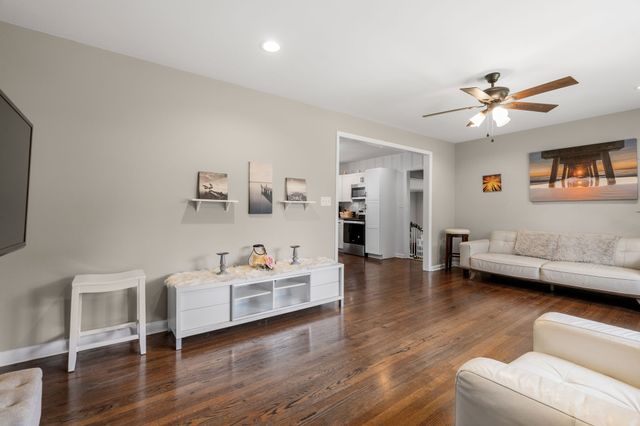 1015 Glenwood Dr, Murfreesboro, TN 37129