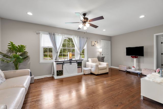 1015 Glenwood Dr, Murfreesboro, TN 37129