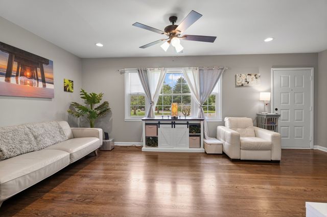 1015 Glenwood Dr, Murfreesboro, TN 37129