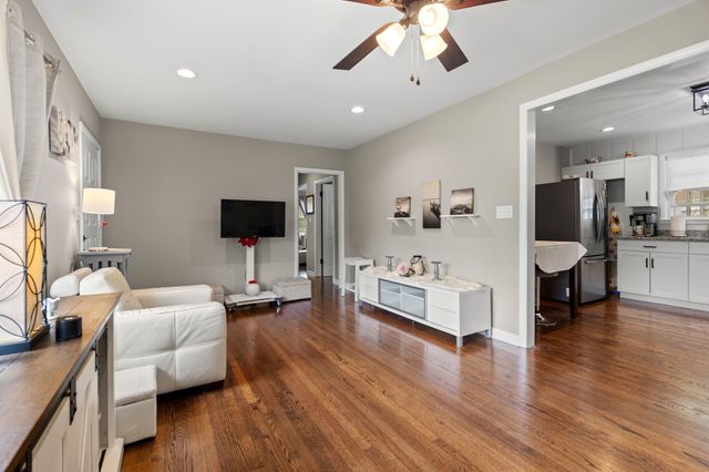 1015 Glenwood Dr, Murfreesboro, TN 37129