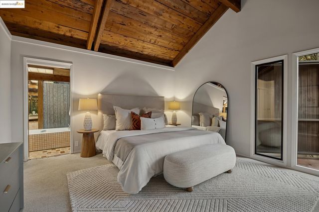 2835 Morley Dr, Oakland, CA 94611