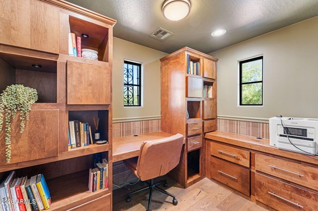 18650 N THOMPSON PEAK Parkway 2074, Scottsdale, AZ 85255