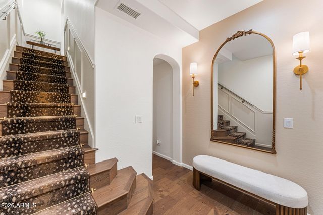 18650 N THOMPSON PEAK Parkway 2074, Scottsdale, AZ 85255