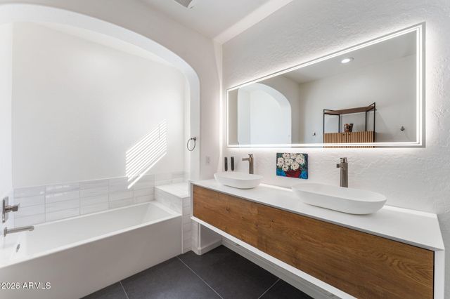 18650 N THOMPSON PEAK Parkway 2074, Scottsdale, AZ 85255