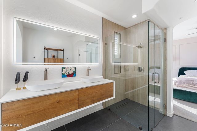 18650 N THOMPSON PEAK Parkway 2074, Scottsdale, AZ 85255