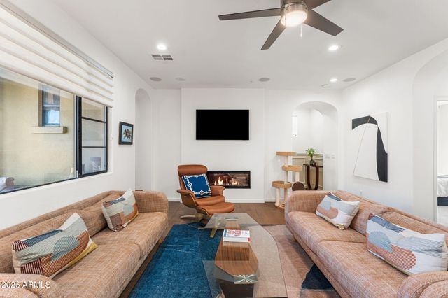 18650 N THOMPSON PEAK Parkway 2074, Scottsdale, AZ 85255