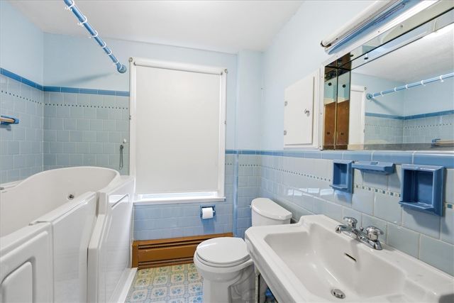 15 Rhodes Avenue, East Providence, RI 02915