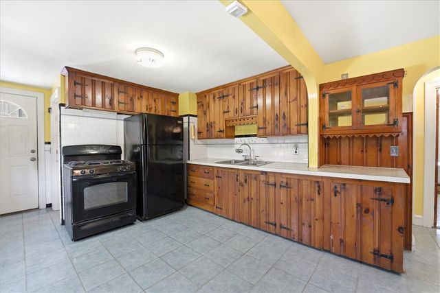 15 Rhodes Avenue, East Providence, RI 02915