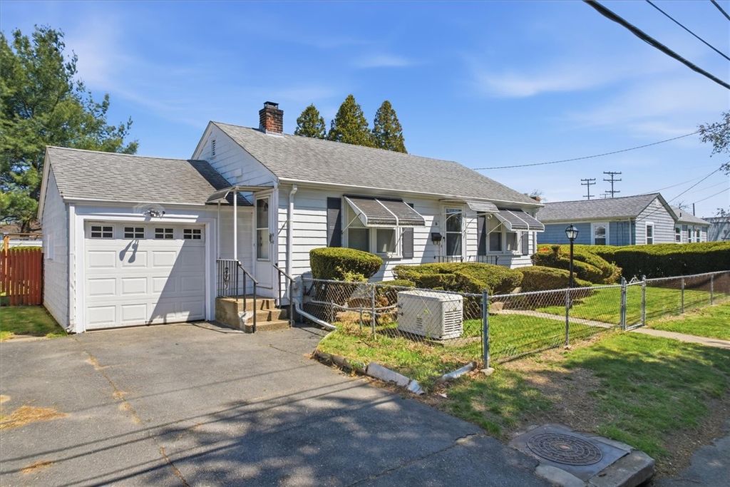 15 Rhodes Avenue, East Providence, RI 02915