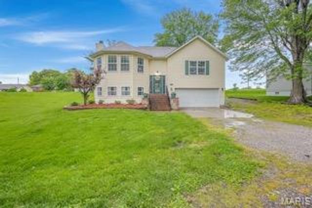 130 Shore Drive, Edwardsville, IL 62025