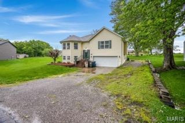 130 Shore Drive, Edwardsville, IL 62025