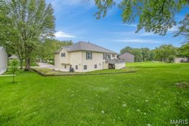 130 Shore Drive, Edwardsville, IL 62025
