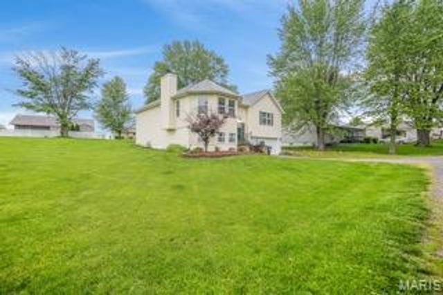 130 Shore Drive, Edwardsville, IL 62025
