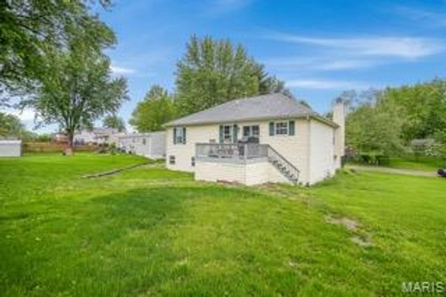 130 Shore Drive, Edwardsville, IL 62025