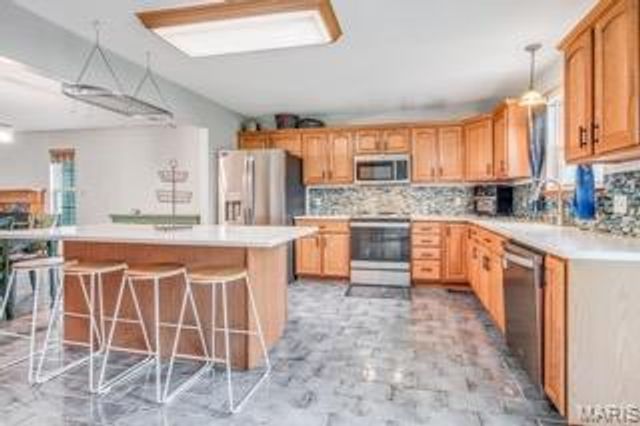 130 Shore Drive, Edwardsville, IL 62025