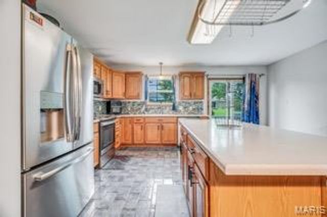 130 Shore Drive, Edwardsville, IL 62025