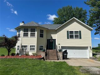 130 Shore Drive, Edwardsville, IL 62025