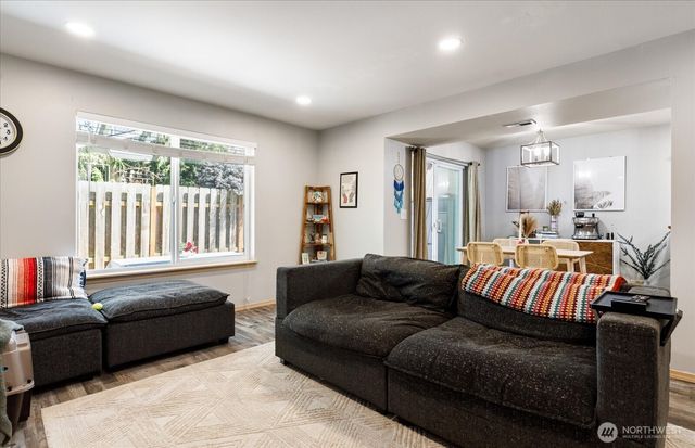 160 NE Melrose Drive, Oak Harbor, WA 98277