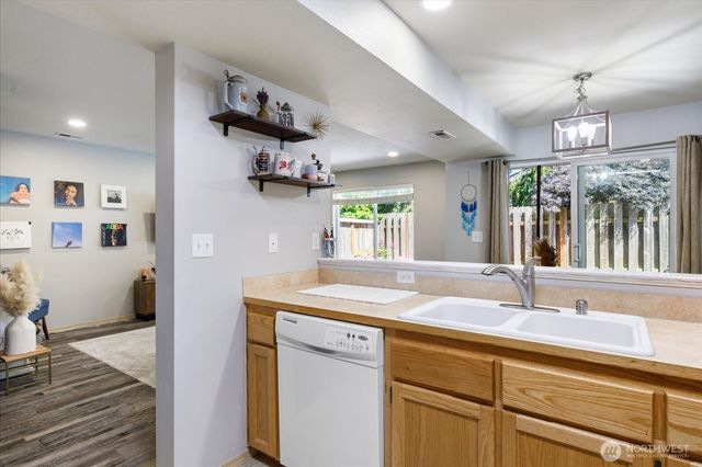 160 NE Melrose Drive, Oak Harbor, WA 98277