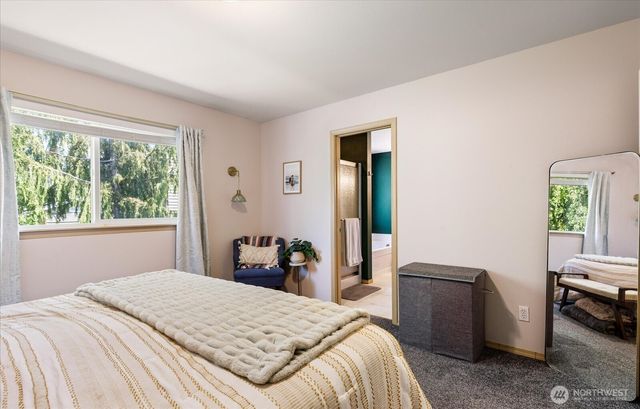 160 NE Melrose Drive, Oak Harbor, WA 98277