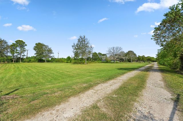 5519 S Highway 35, Alvin, TX 77511