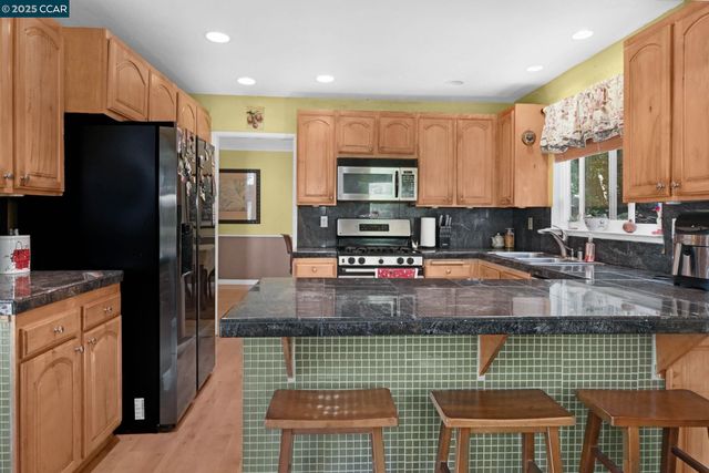 222 Donegal Way, Martinez, CA 94553