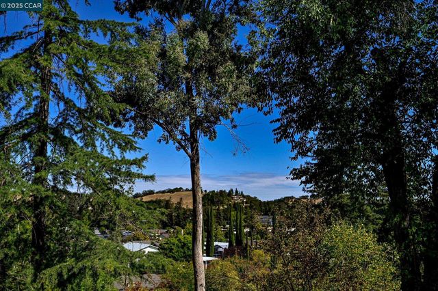 222 Donegal Way, Martinez, CA 94553