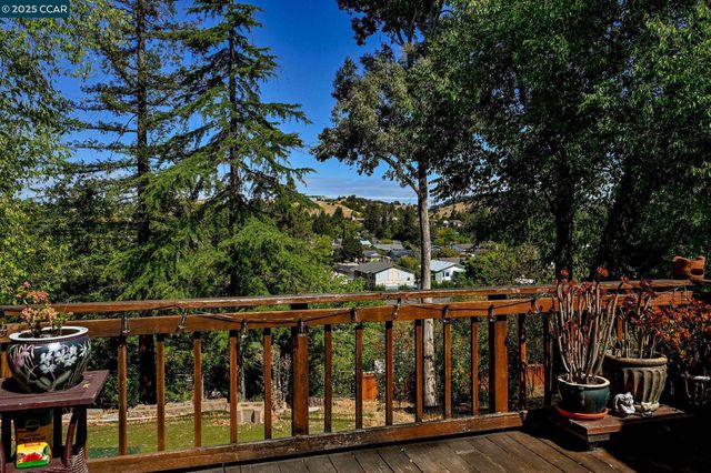 222 Donegal Way, Martinez, CA 94553