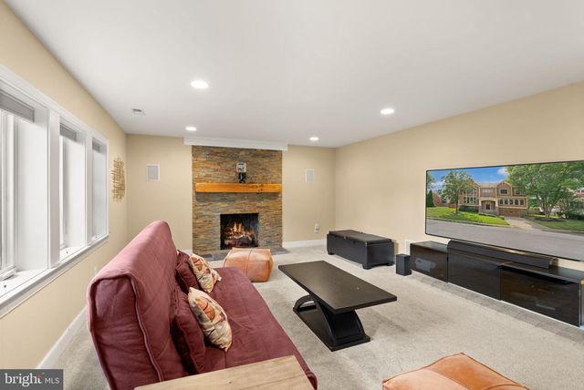 4226 40TH ST N, Arlington, VA 22207