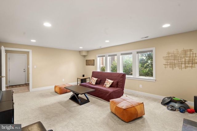 4226 40TH ST N, Arlington, VA 22207