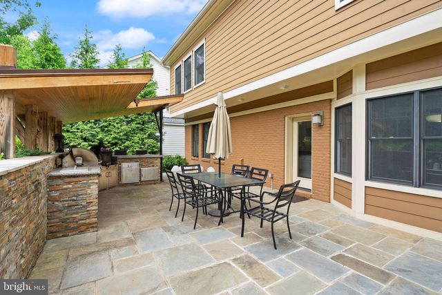 4226 40TH ST N, Arlington, VA 22207