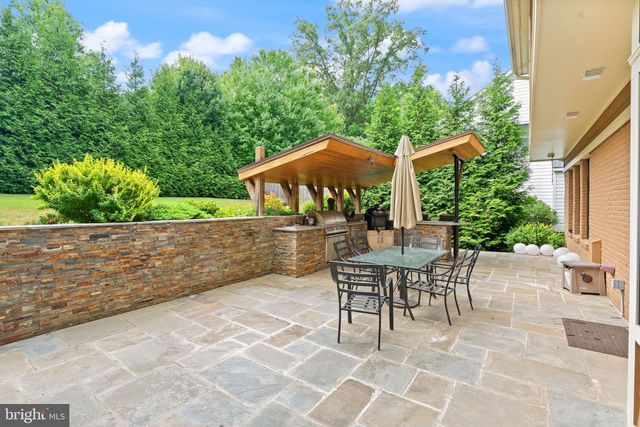 4226 40TH ST N, Arlington, VA 22207