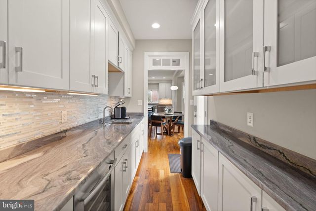 4226 40TH ST N, Arlington, VA 22207