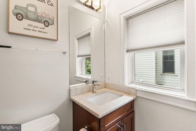 4226 40TH ST N, Arlington, VA 22207