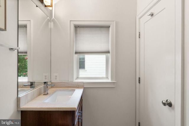 4226 40TH ST N, Arlington, VA 22207