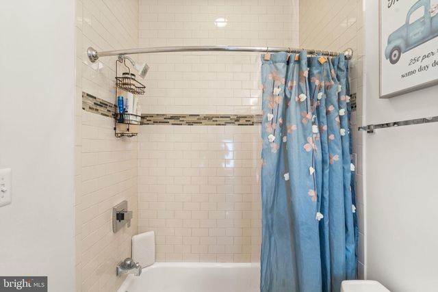 4226 40TH ST N, Arlington, VA 22207