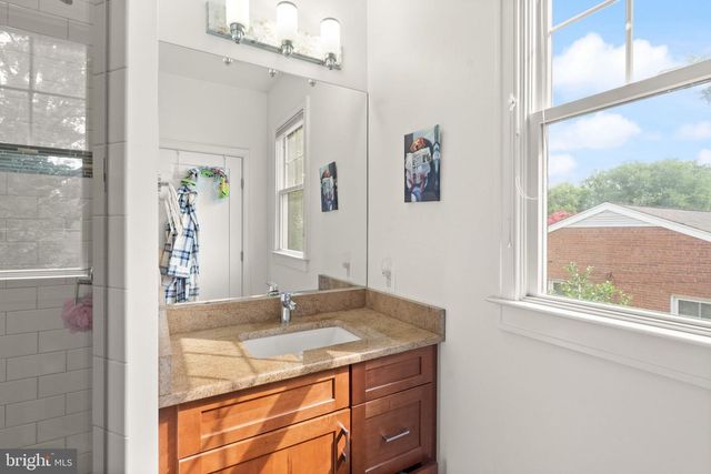 4226 40TH ST N, Arlington, VA 22207