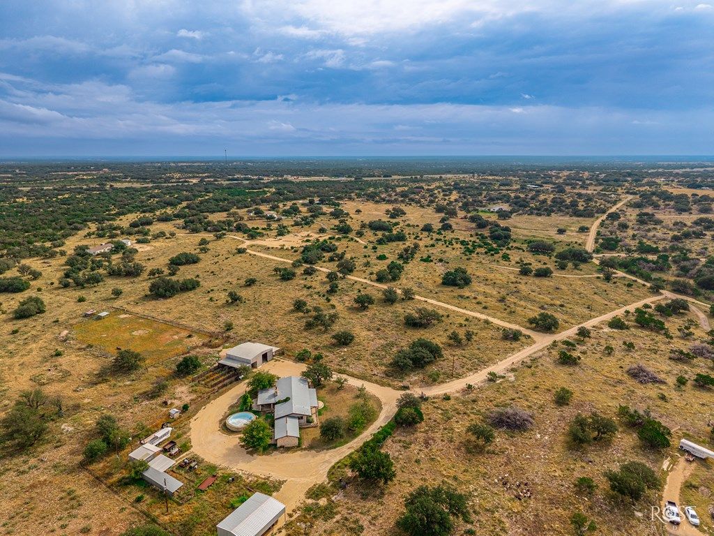 Image 41 of property listing at 660 Private Rd 1115, Sonora, TX 76950