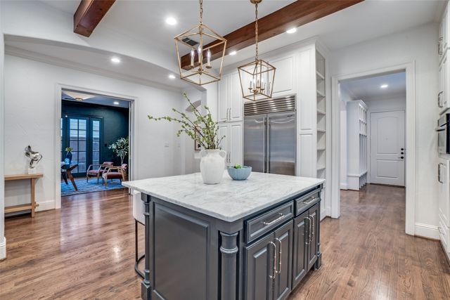 4900 W Stanford Avenue, Dallas, TX 75209