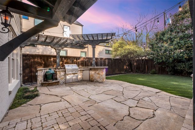 4900 W Stanford Avenue, Dallas, TX 75209