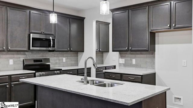 512 Landseer Drive, Landrum, SC 29356